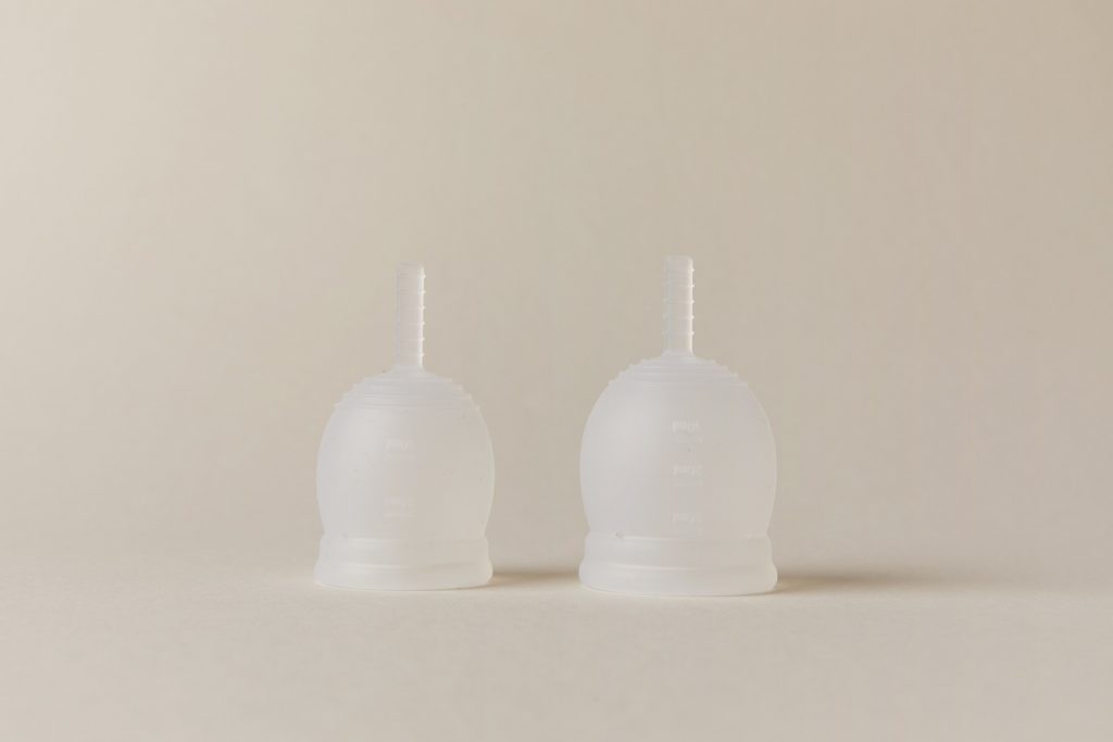 Comment puis-je savoir si ma cup menstruelle est devenue trop grande ?